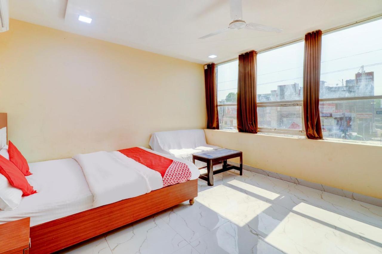 Oyo Flagship 73009 Hotel City Inn Dayal Bagh Esterno foto